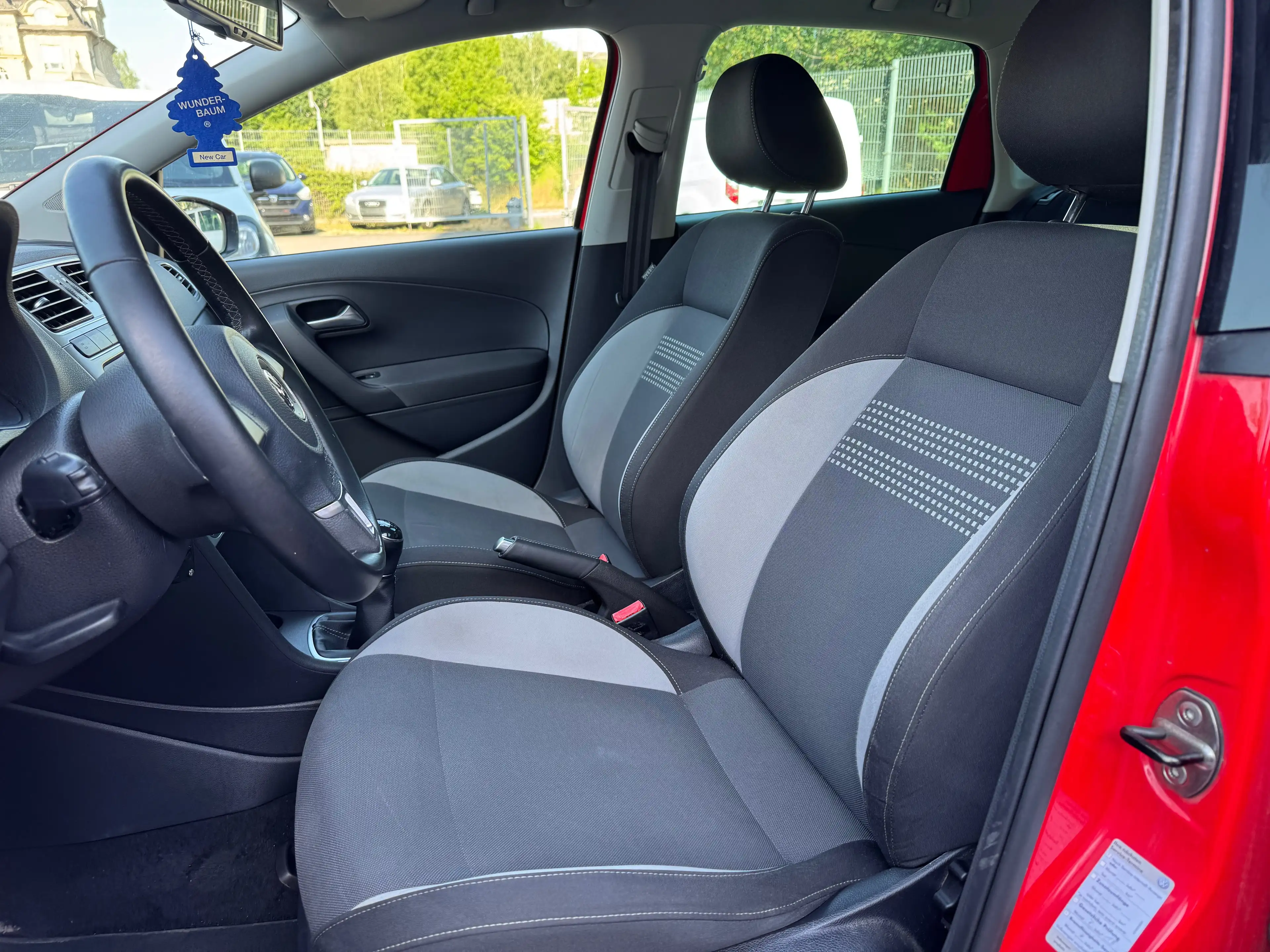Volkswagen Polo Life * TÜV neu! — photo 15
