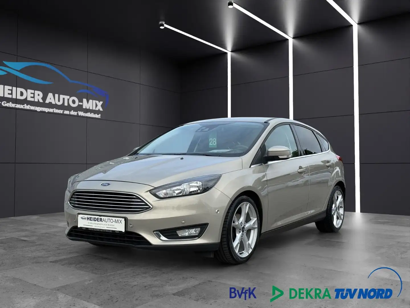 Ford Focus Lim. Titanium 1.HAND|NAVI|TEMPOMAT|KAMERA Gris - 1