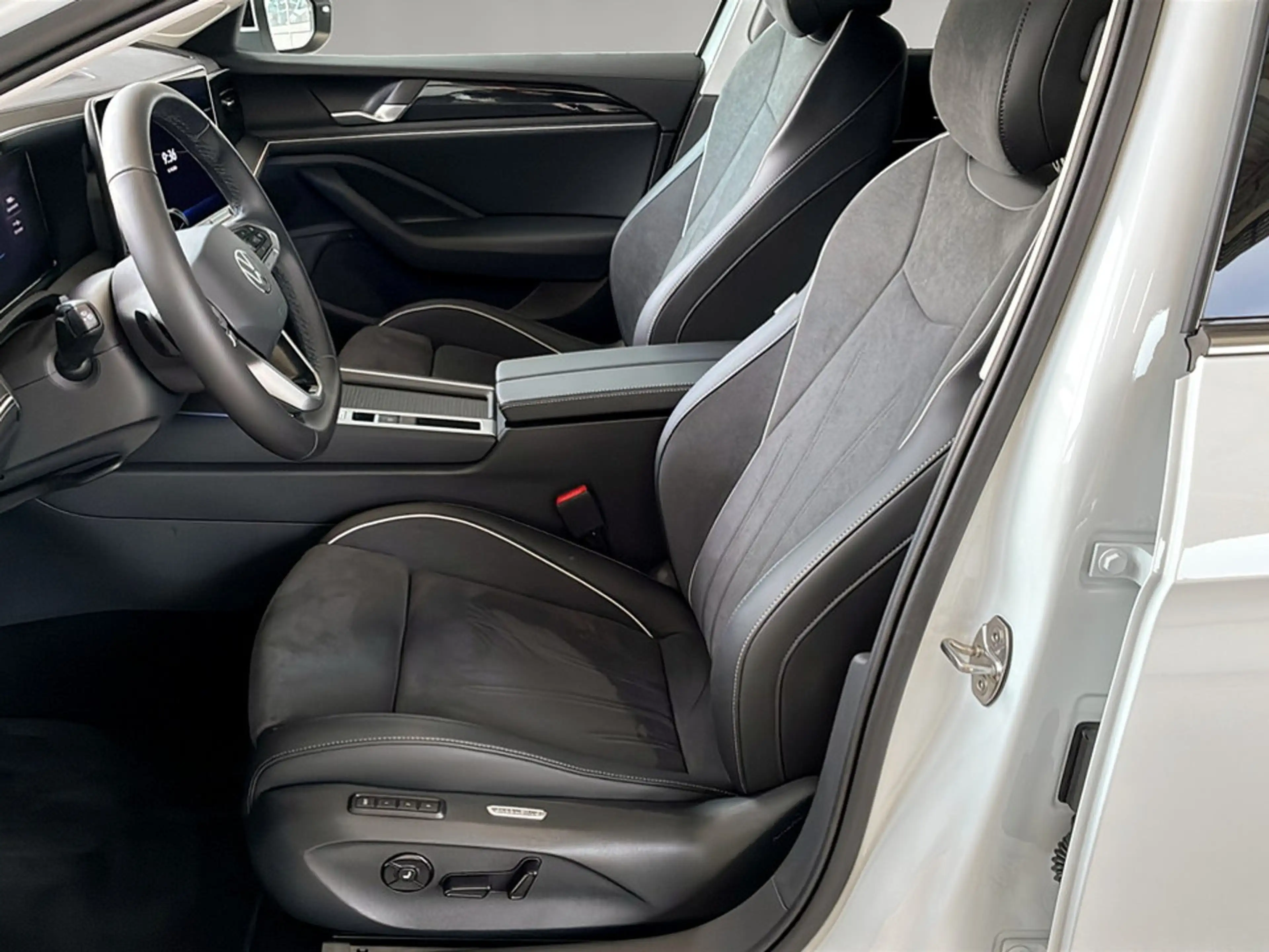 Volkswagen Passat Variant Business TDI DSG — photo 7