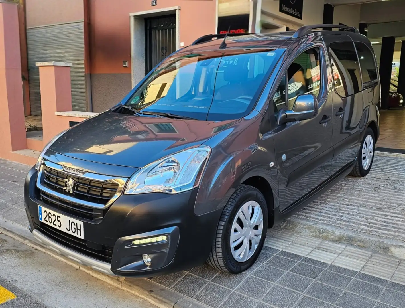 Peugeot Partner Tepee 1.6BlueHDI Outdoor 100 Gris - 2