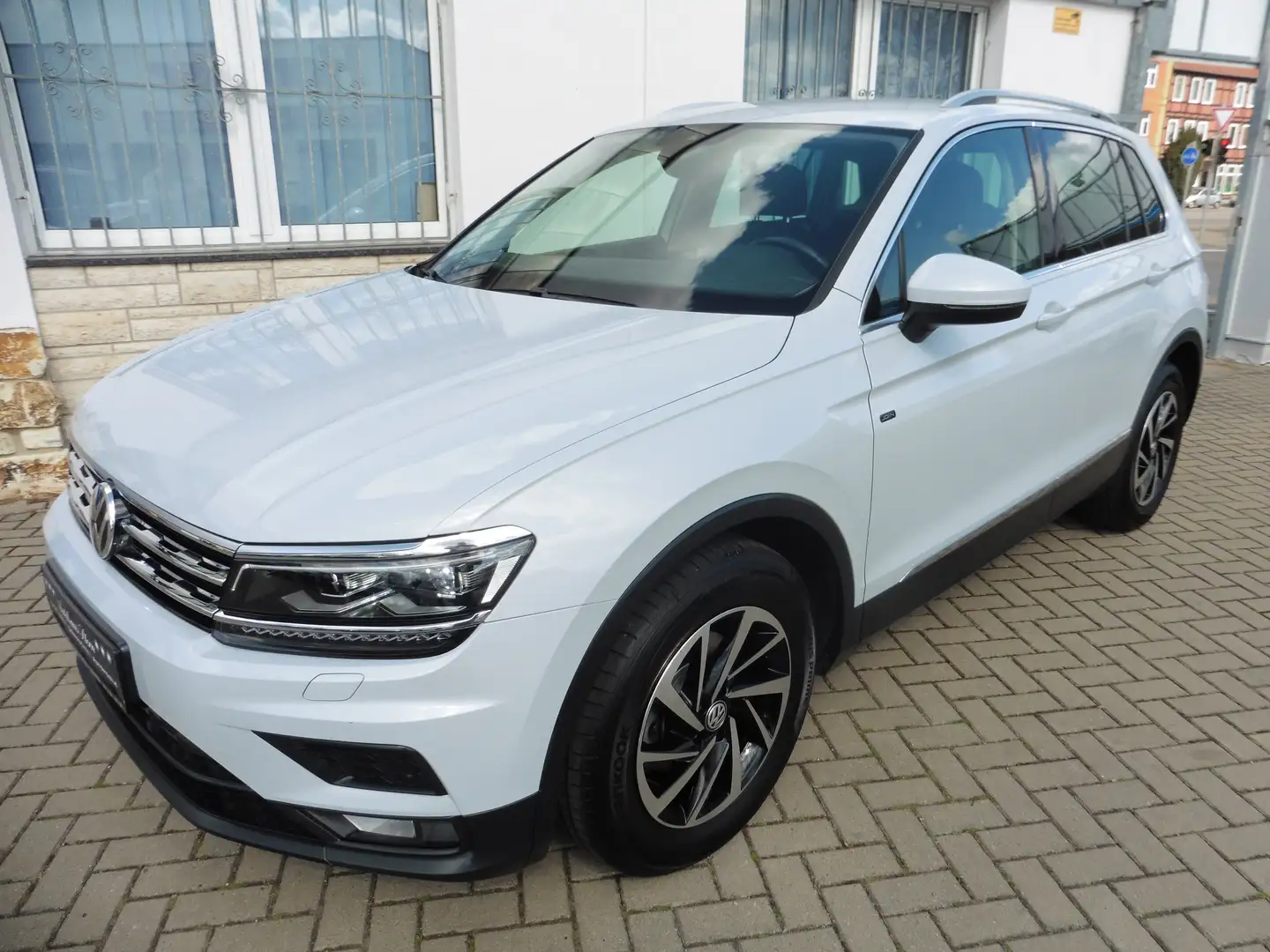 Volkswagen Tiguan 1,4 TSI Join*NAVI*LED*PDC*WR*AHK*Totwinkel*Head-Up Argento - 1