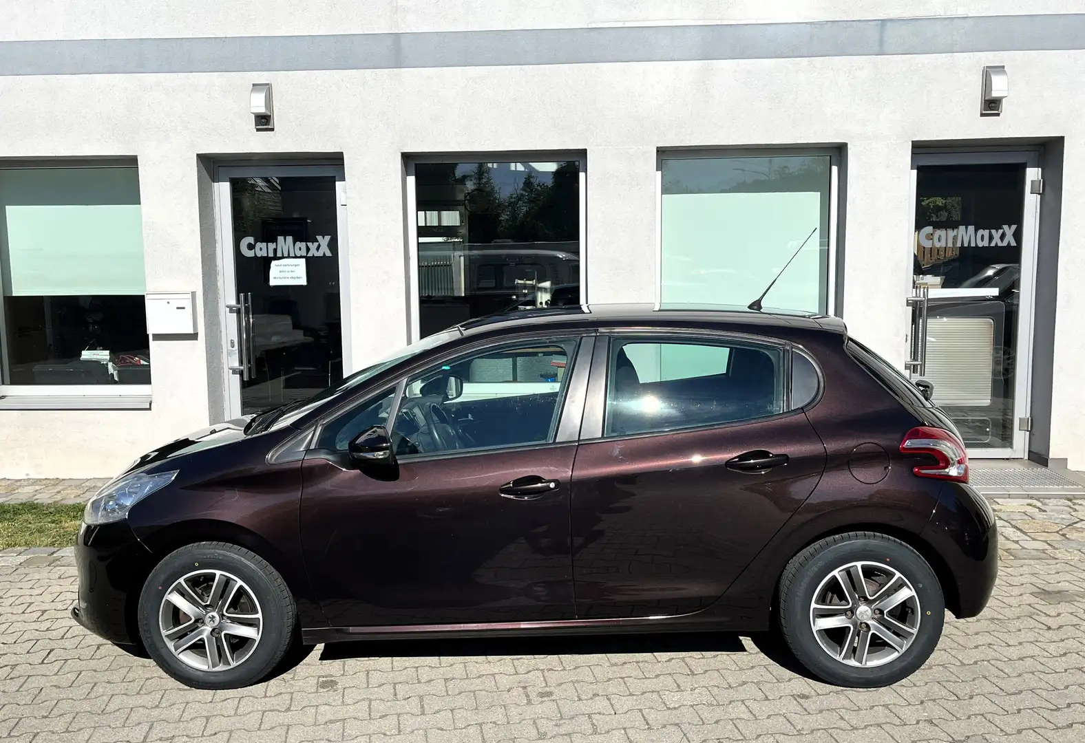 Peugeot 208 208 Active 1.2 VTi, Klimaauto., Kilometernachweis Schwarz - 2