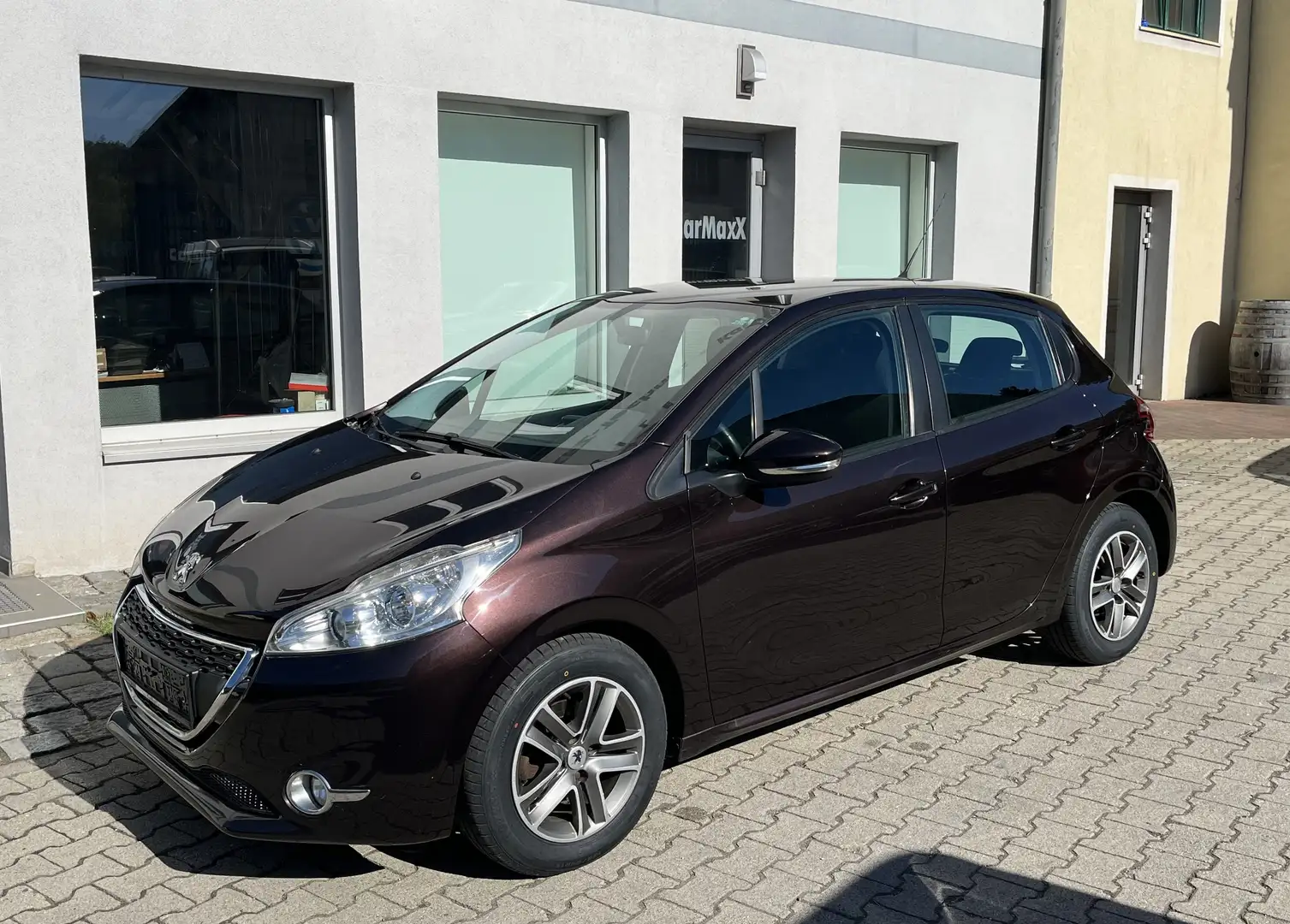 Peugeot 208 208 Active 1.2 VTi, Klimaauto., Kilometernachweis Schwarz - 1