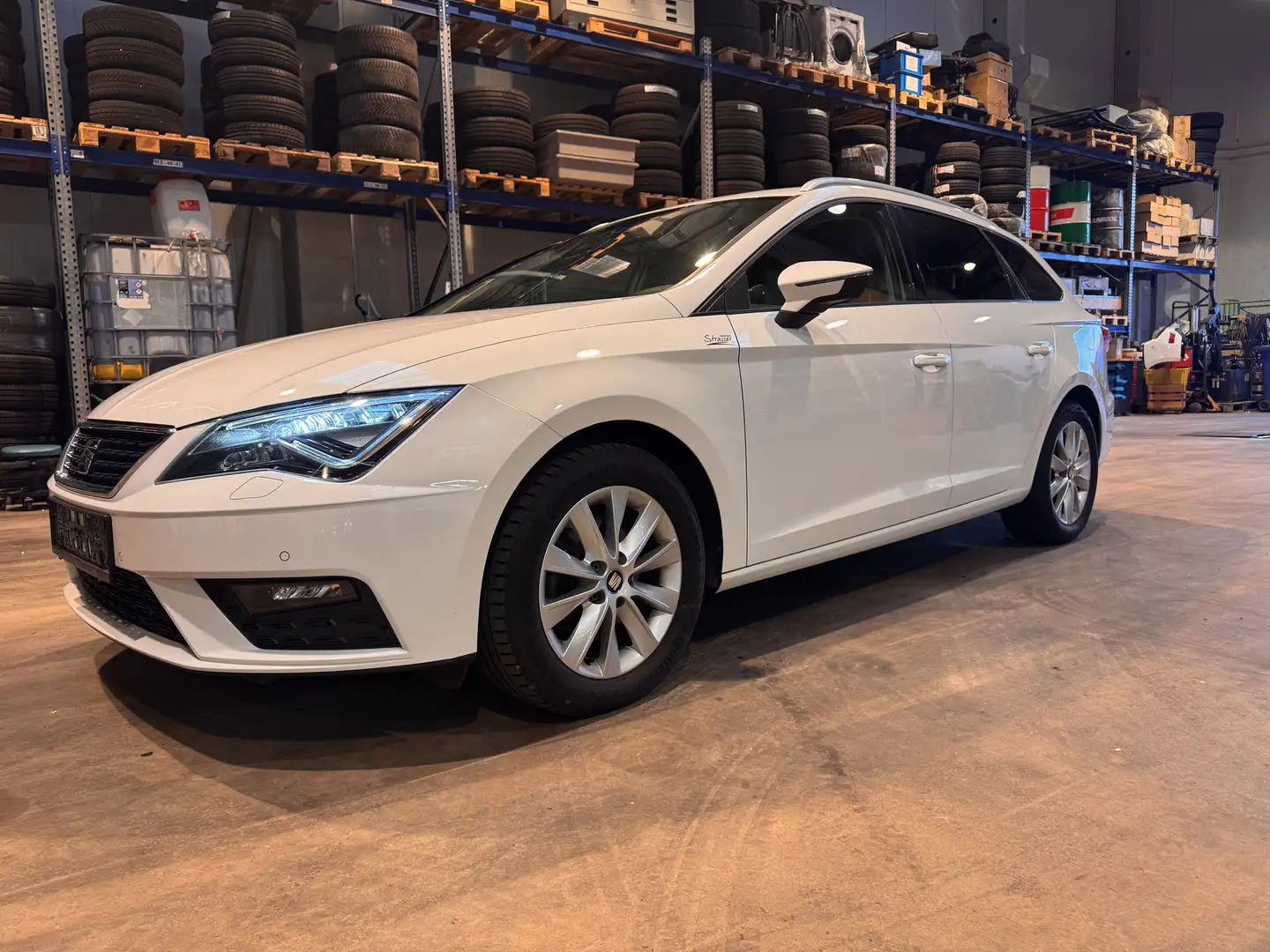 SEAT Leon ST Style 1,6 TDI Start-Stopp Weiß - 1