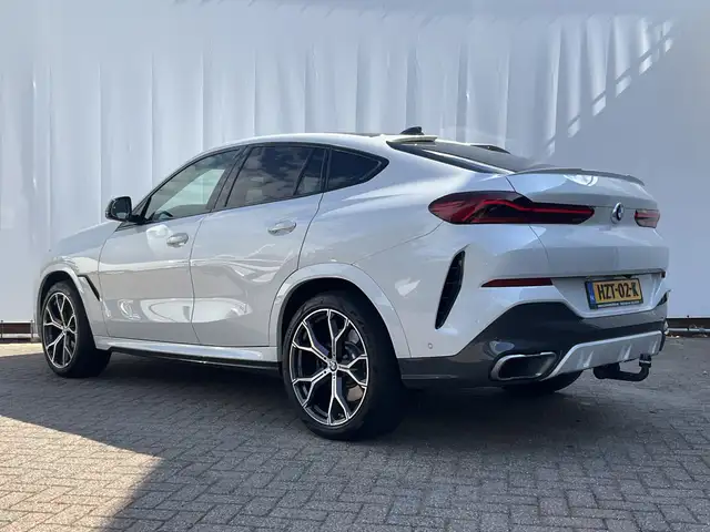 BMW X6 view 2