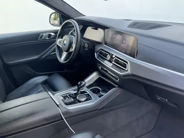 BMW X6 view 3