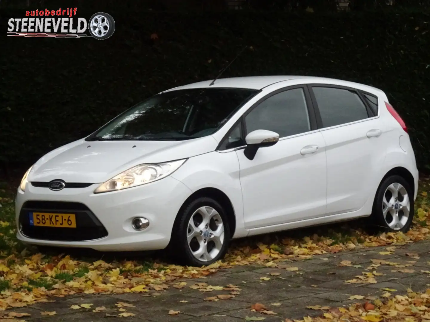 Ford Fiesta 1.25 Titanium met Airco en Trekhaak Wit - 1