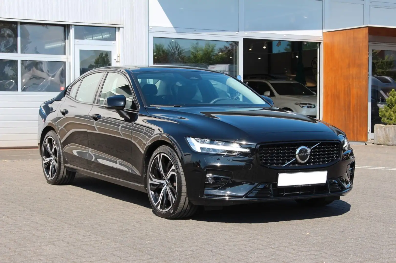Volvo S60 B5 Benzin Ultimate Dark AWD +harman+ACC+HUD+ Schwarz - 2