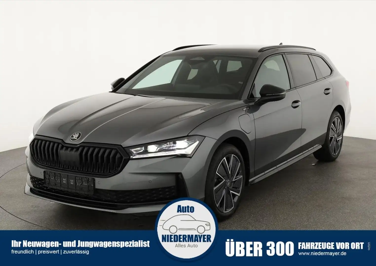 Skoda Superb Combi 1.5 TSI iV DSG Sportline, AHK, Matrix, Side, Grau - 1