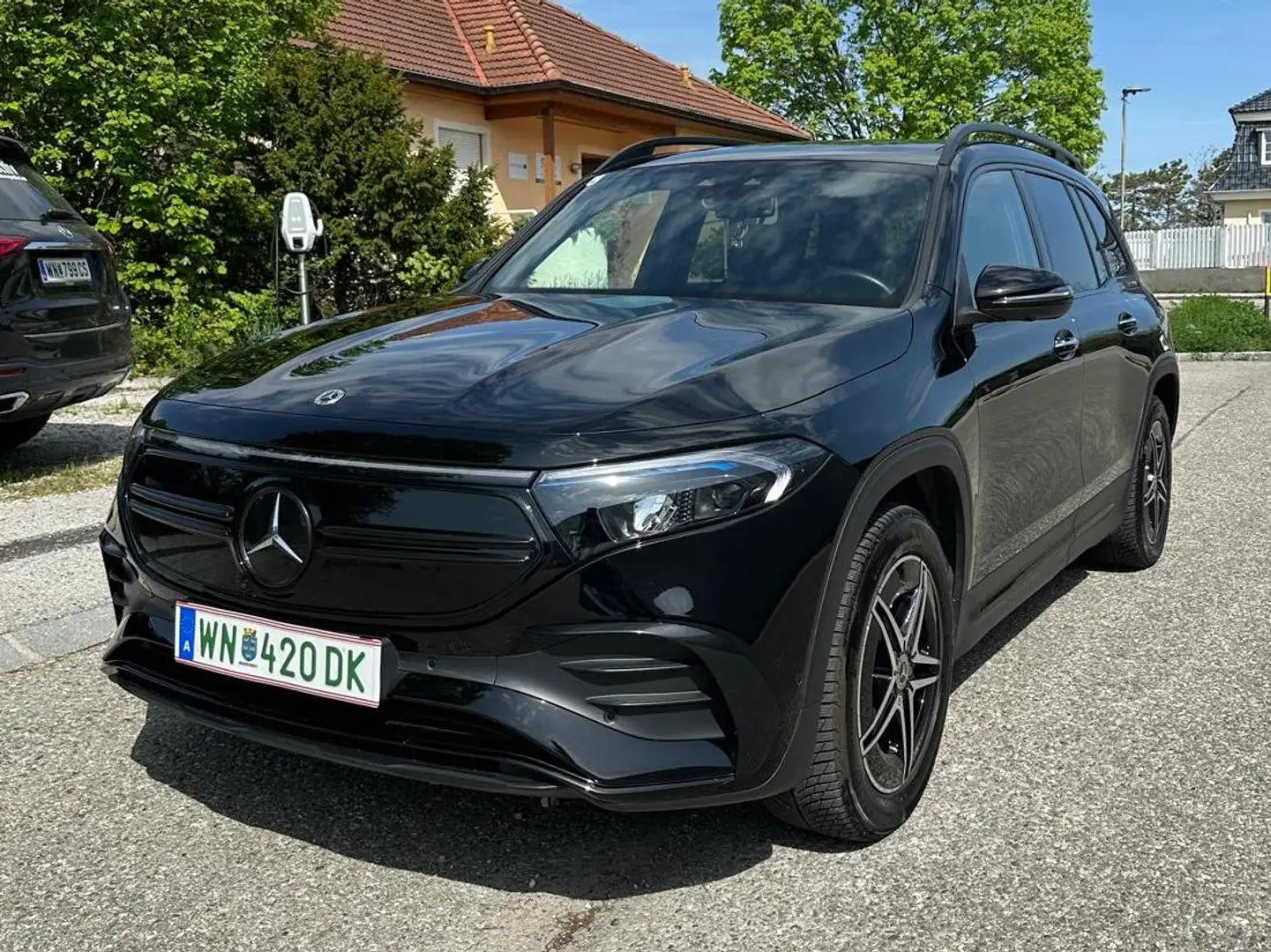 Mercedes-Benz EQB 350 EQB 350 4MATIC AMG-Line Schwarz - 1