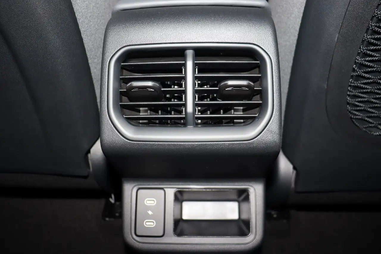 Kia K4 fotografie Kia K4