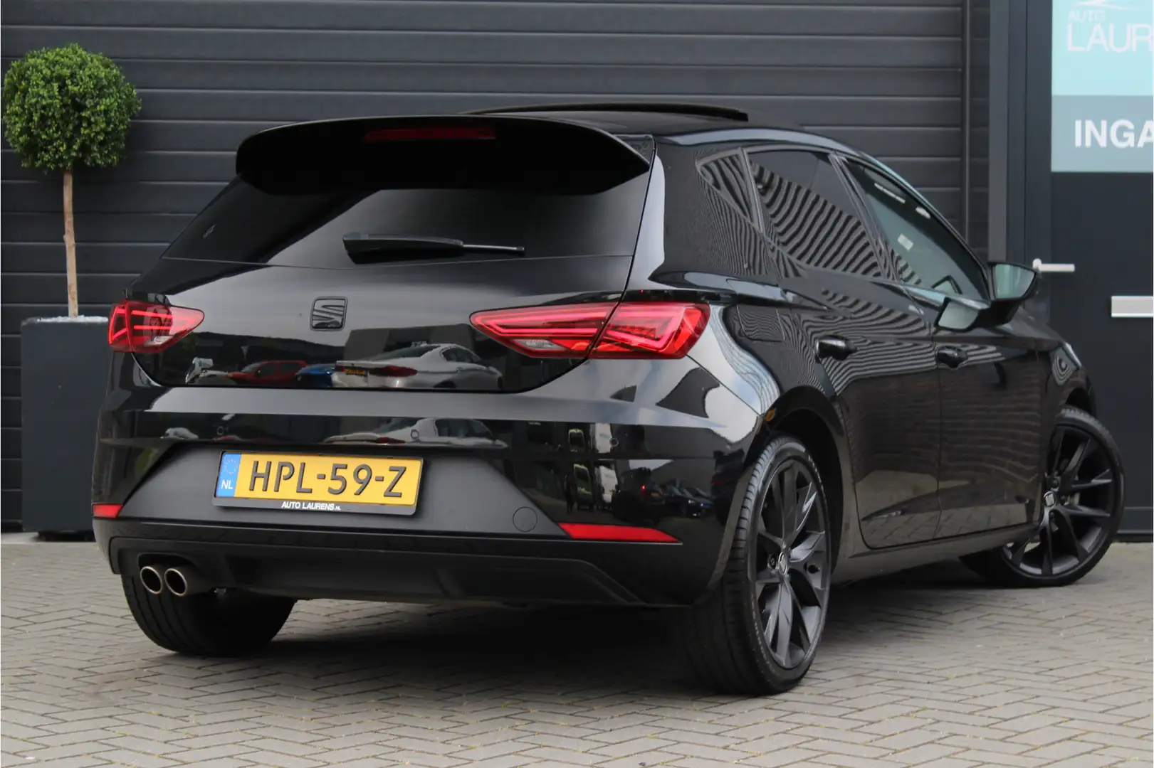 SEAT Leon 1.5 TSI FR Ultimate Edition Black | Pano | Virtual Negro - 2