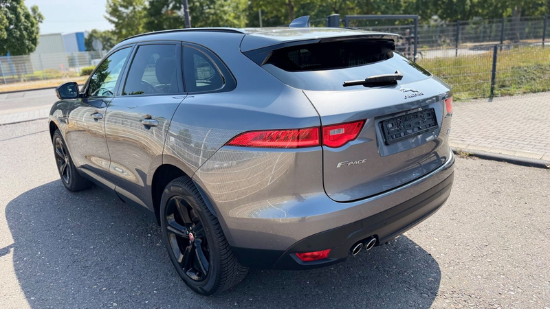 Jaguar F-Pace F-PACE Prestige AWD Camera/Panorama/AHK-Voll! — photo 3