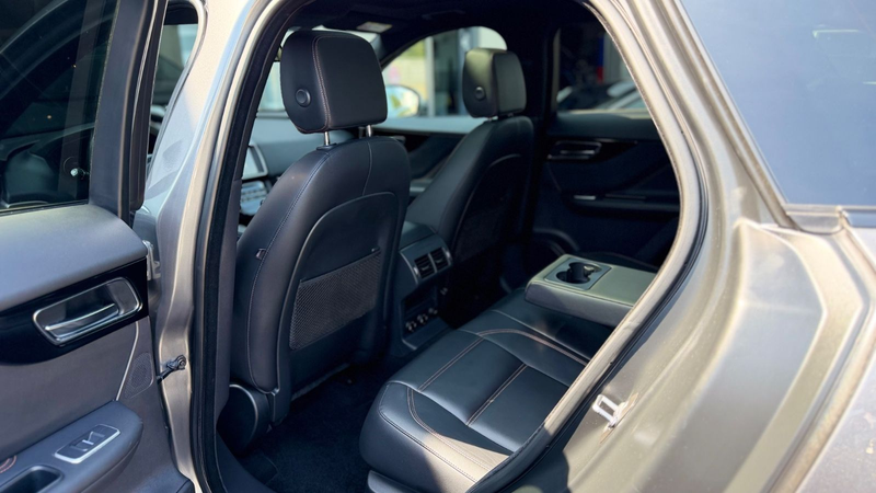 Jaguar F-Pace F-PACE Prestige AWD Camera/Panorama/AHK-Voll! — photo 12