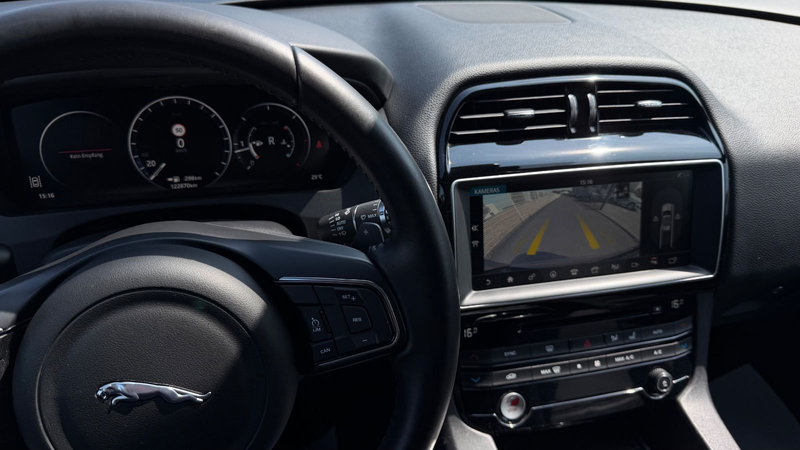 Jaguar F-Pace F-PACE Prestige AWD Camera/Panorama/AHK-Voll! — photo 11