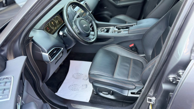 Jaguar F-Pace F-PACE Prestige AWD Camera/Panorama/AHK-Voll! — photo 6