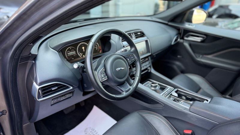 Jaguar F-Pace F-PACE Prestige AWD Camera/Panorama/AHK-Voll! — photo 10