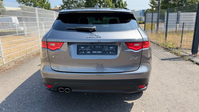 Jaguar F-Pace F-PACE Prestige AWD Camera/Panorama/AHK-Voll! — photo 4