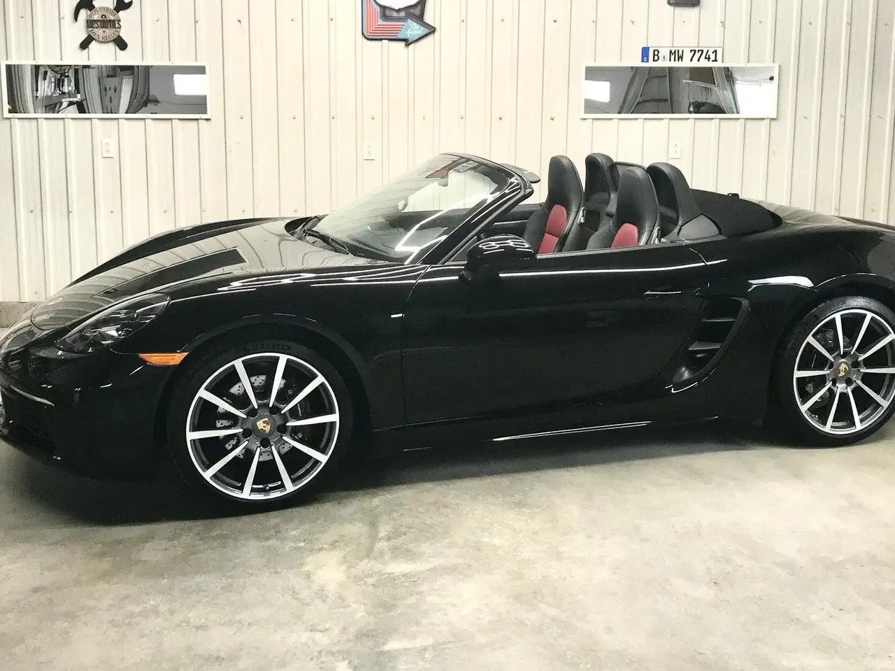 Porsche 718 Boxster снимка Porsche 718 Boxster