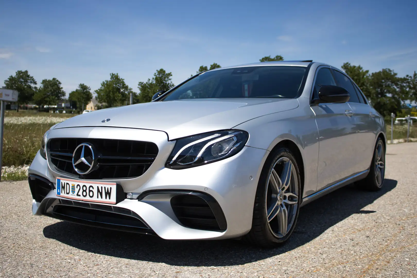 Mercedes-Benz E 220 E 220 D Silber - 1