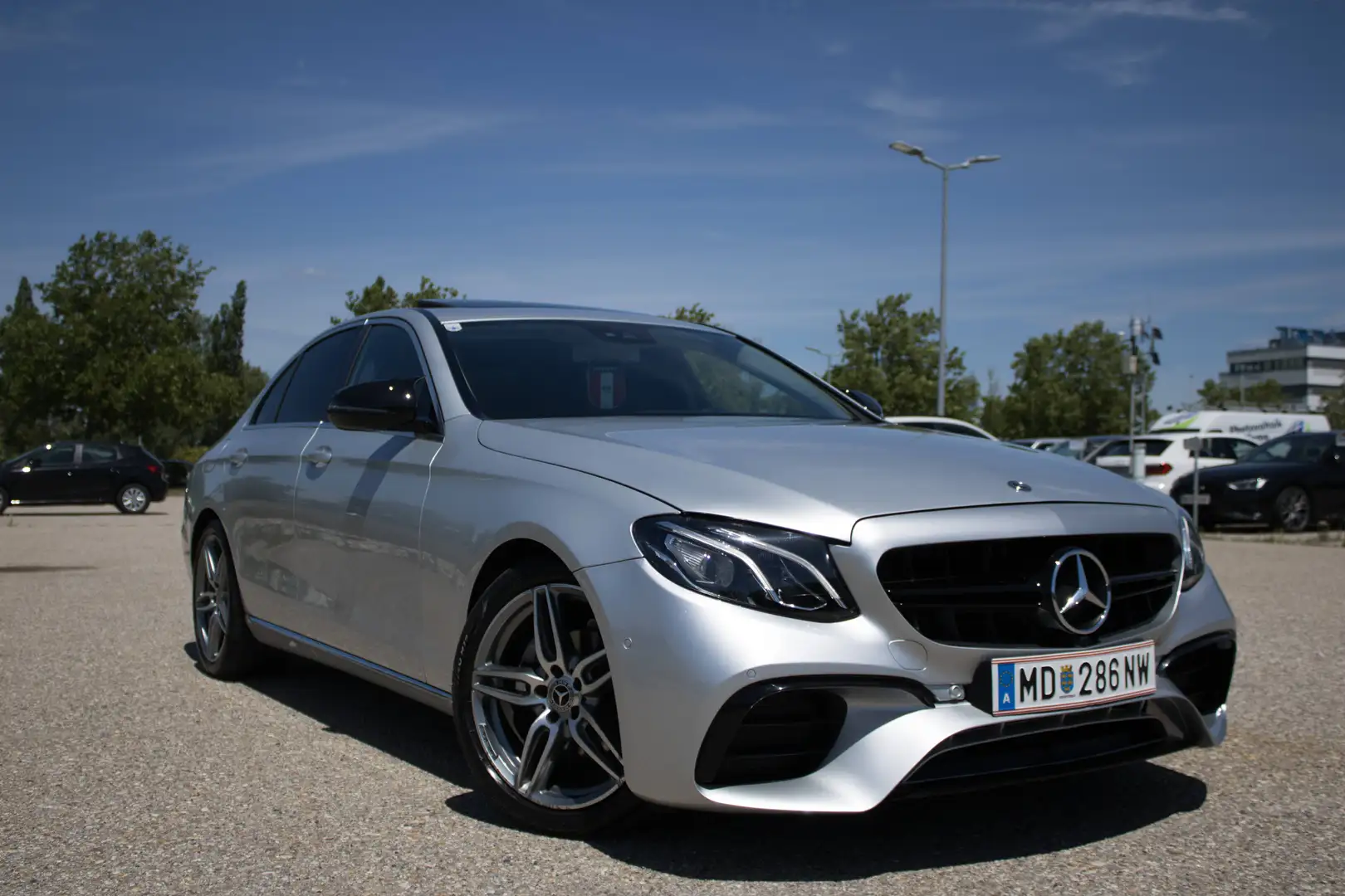 Mercedes-Benz E 220 E 220 D Silber - 2