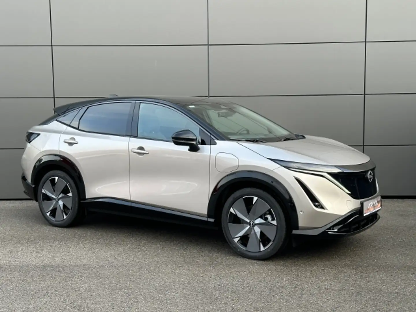 Nissan Ariya 306PS 4WD 87kWh Evolve Plus Silber - 1