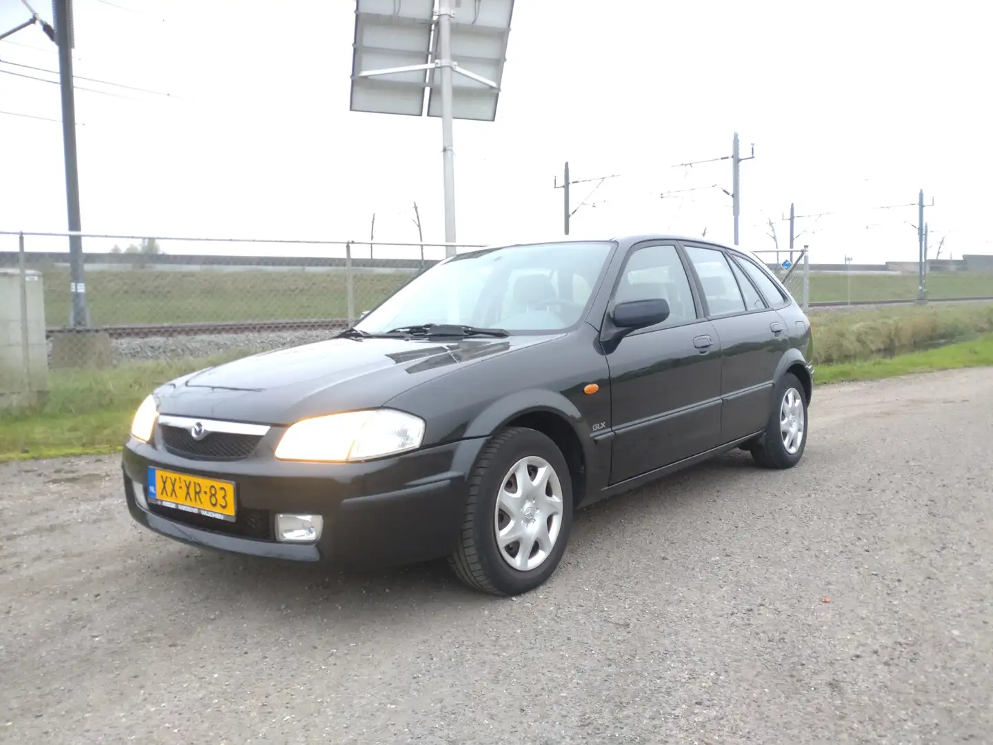 Mazda 323 1.8i GLX Airco Trekhaak Zwart - 1