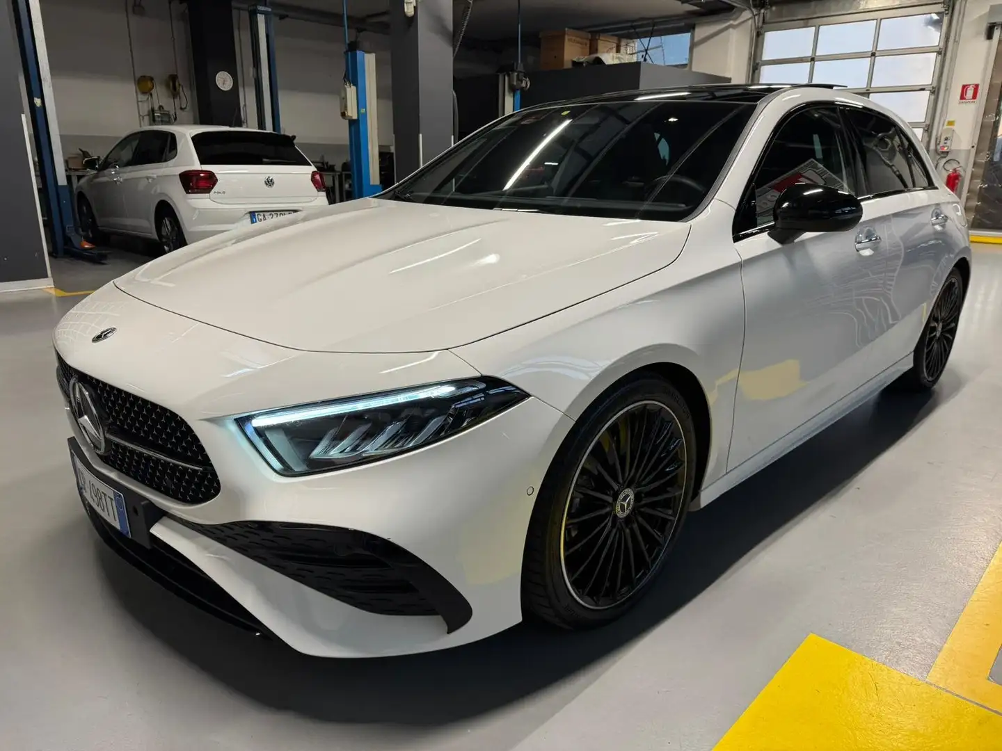 Mercedes-Benz A 180 A 180 d AMG Line Premium Plus auto Wit - 1