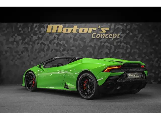 Lamborghini Huracan view 7