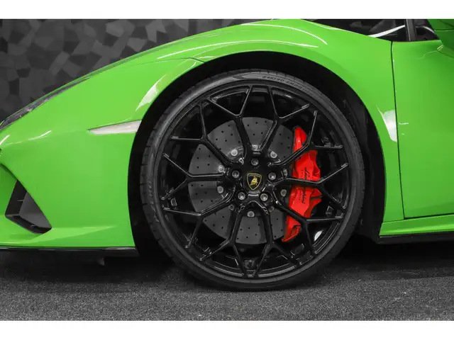 Lamborghini Huracan view 12