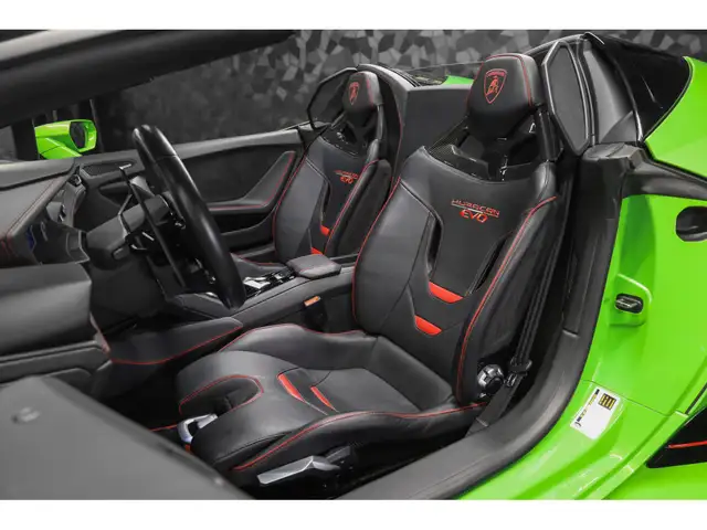 Lamborghini Huracan view 9