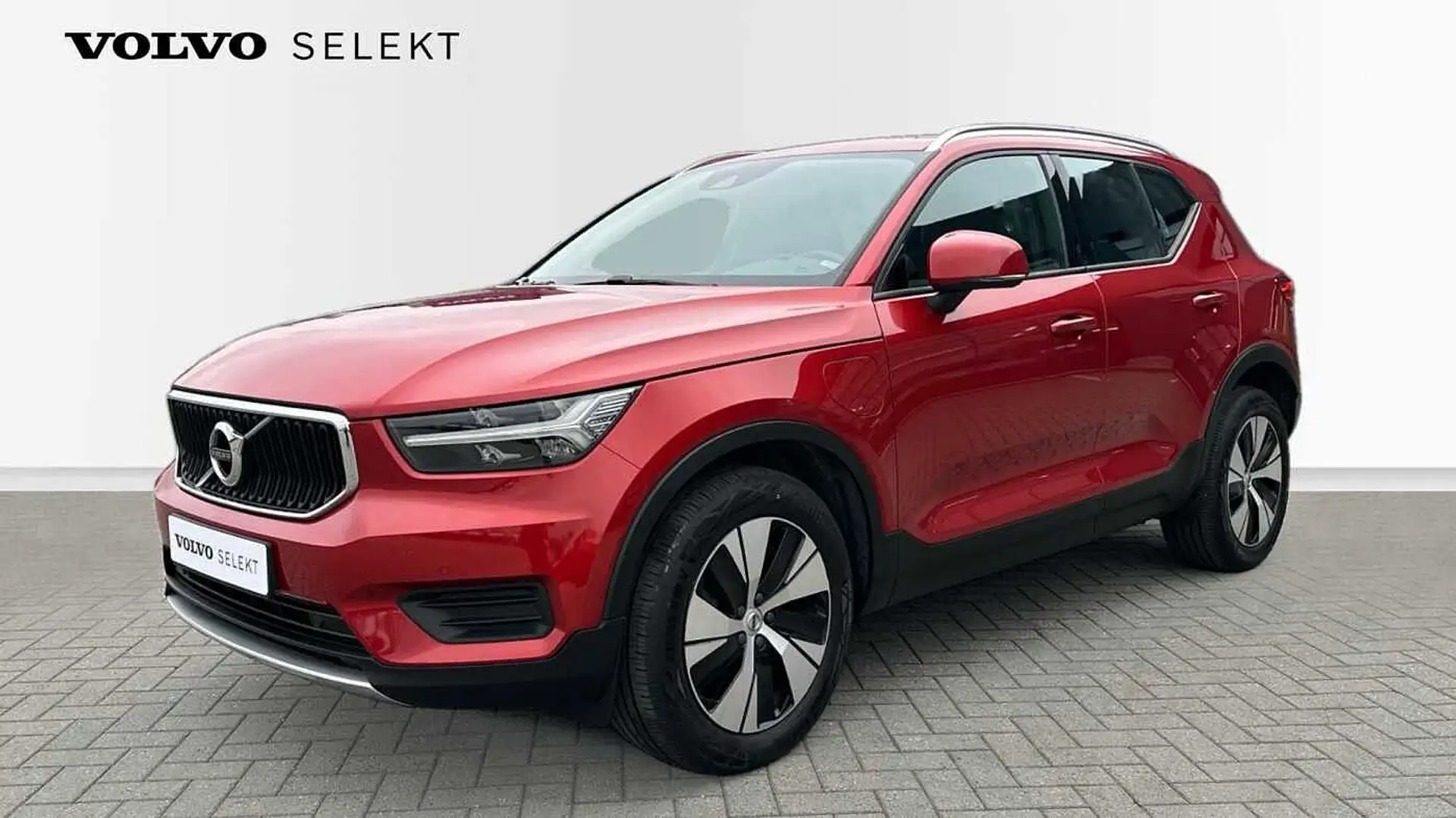 Volvo XC40 Momentum Pro | T5 PHEV Rot - 1