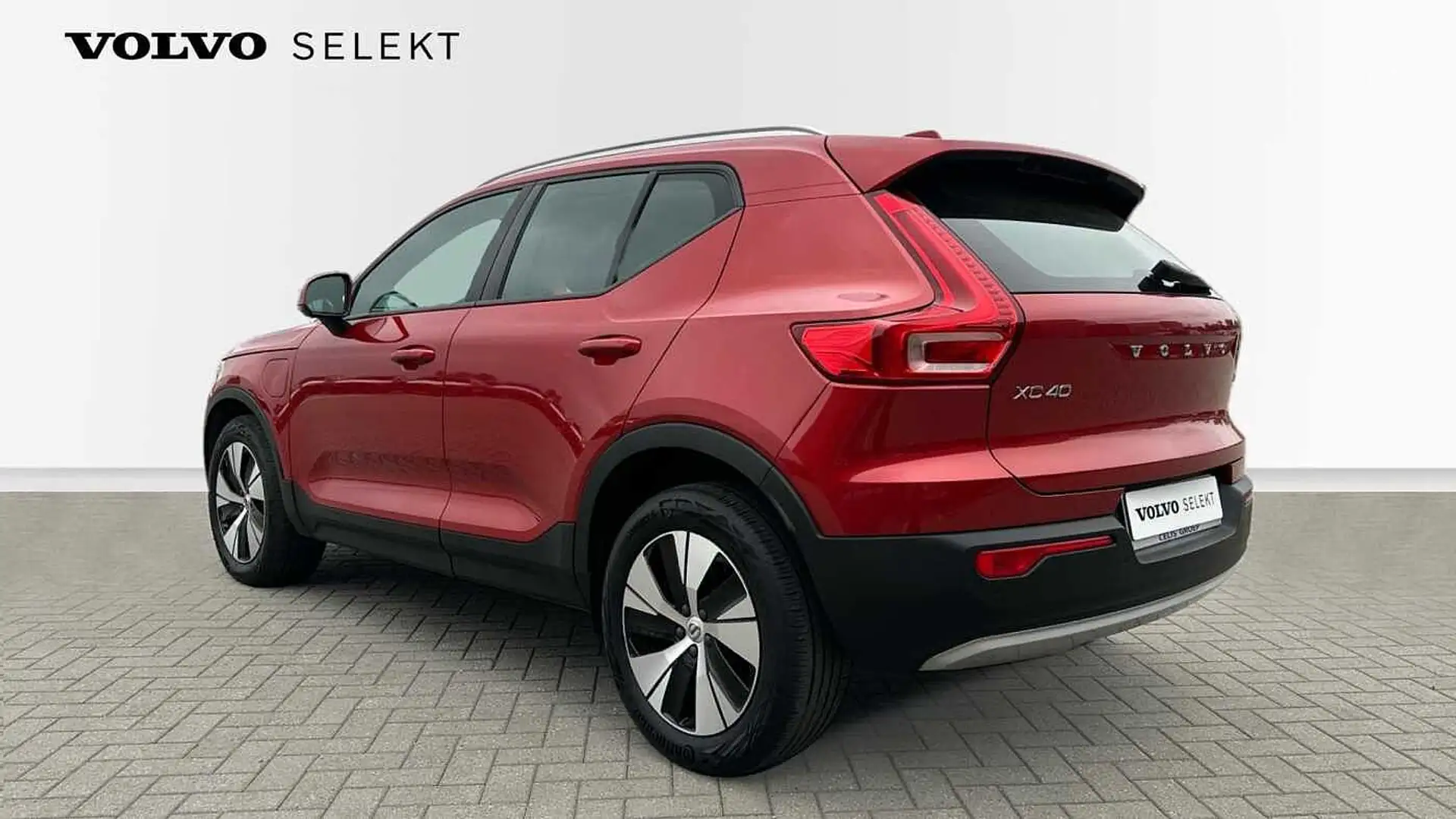 Volvo XC40 Momentum Pro | T5 PHEV Rot - 2