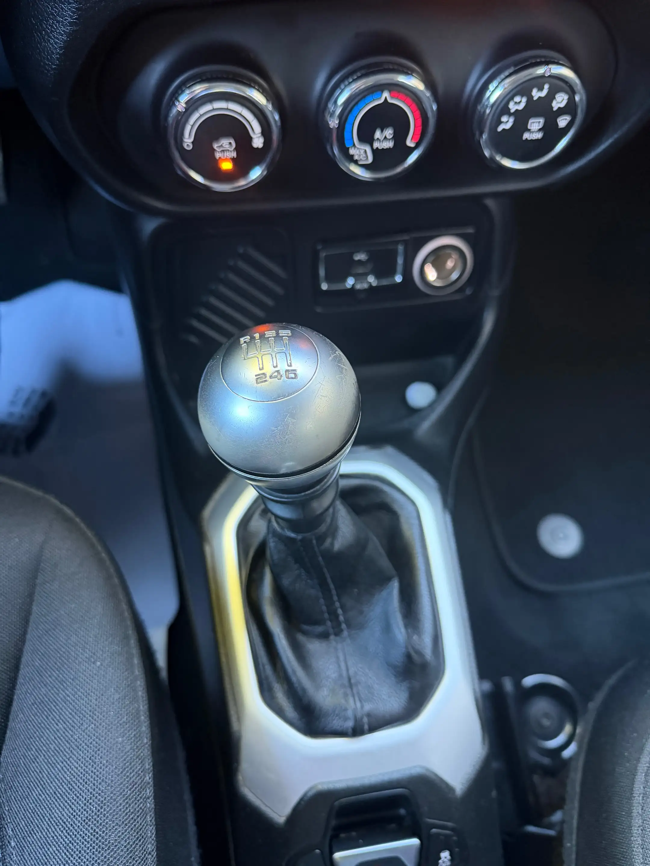 Jeep Renegade Renegade 1.4 MultiAir Longitude — photo 12