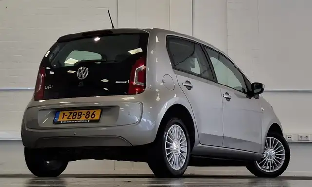Volkswagen Up! view 6