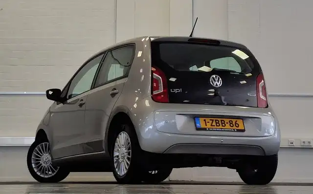 Volkswagen Up! view 7