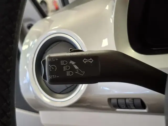 Volkswagen Up! view 13