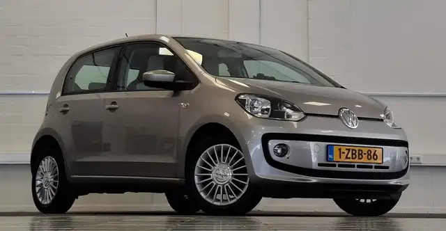 Volkswagen Up! view 2