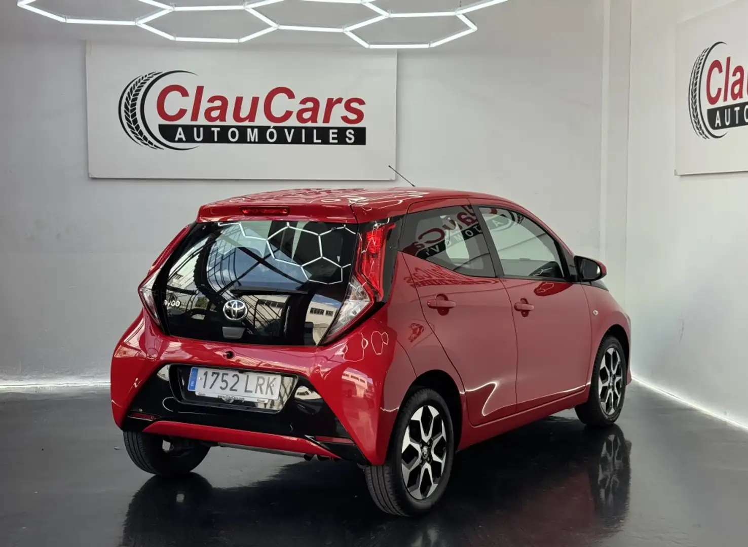 Toyota Aygo 70 x-play Rojo - 2