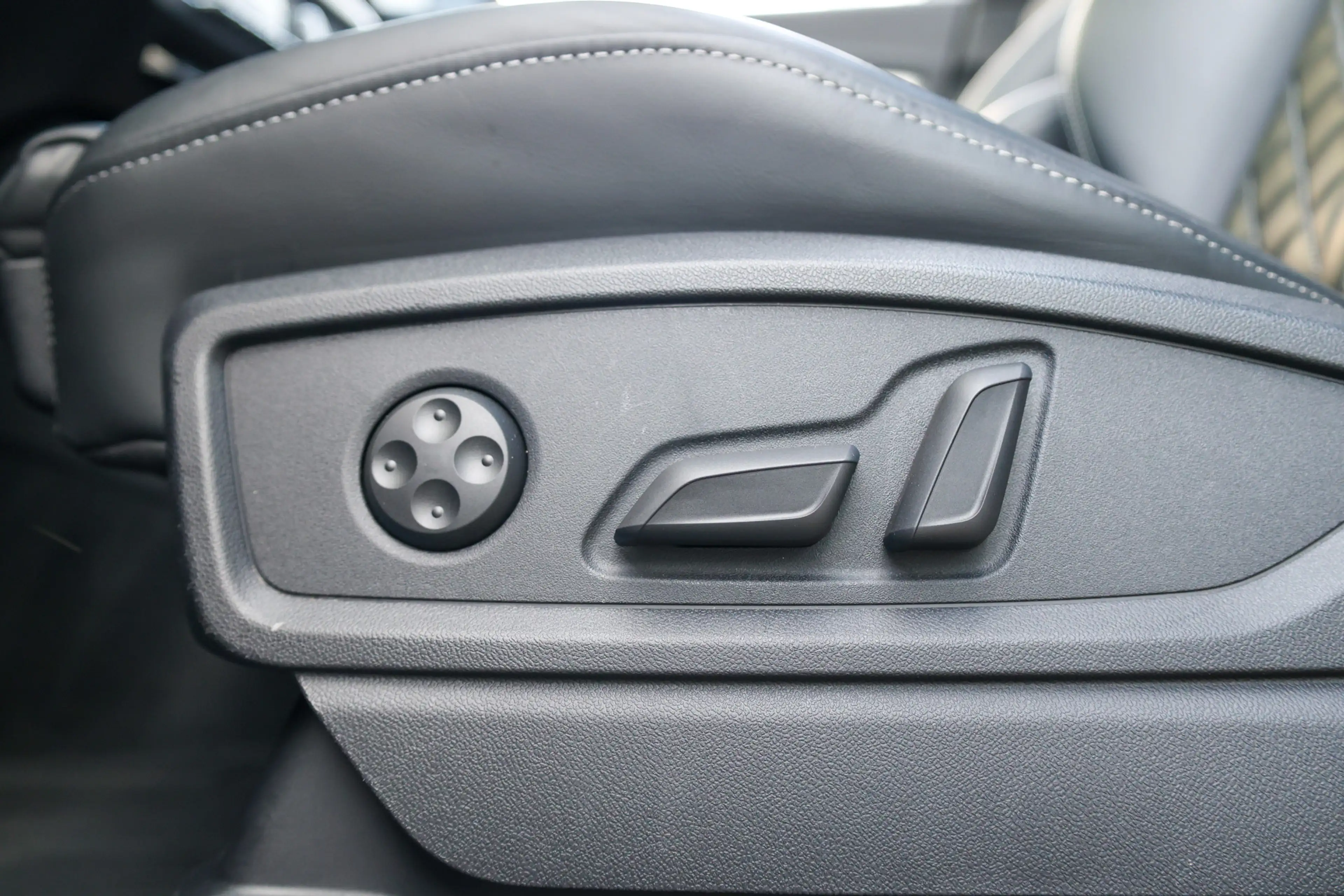 Audi Q5 50 TFSI e S edition | BTW | SOH 89% | PANO | LEDER — photo 12