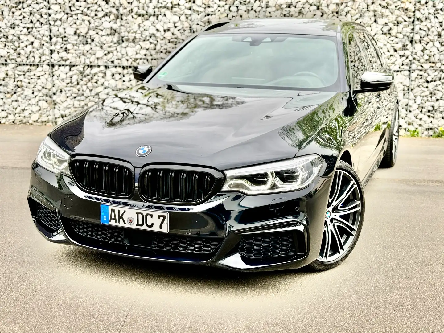 BMW M550 M550 d xDrive+Pano+Massage+AKH+HUD+VOLL Schwarz - 1