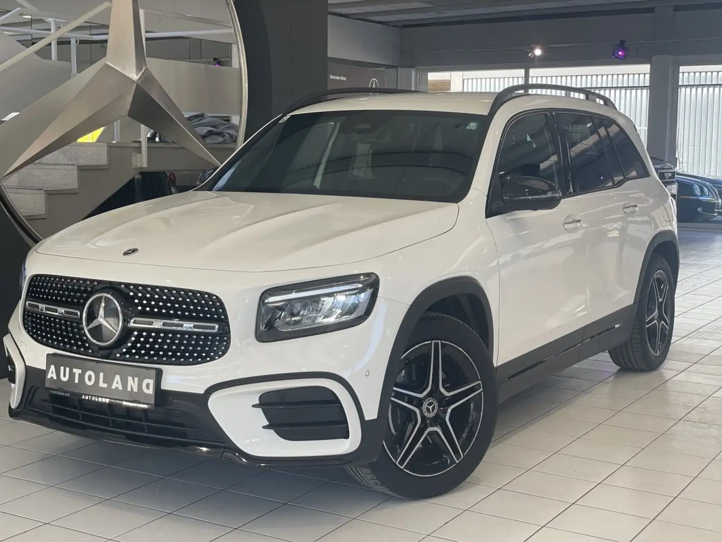 Mercedes-Benz GLB 200 d 4Matic AMG LINE Weiß - 1