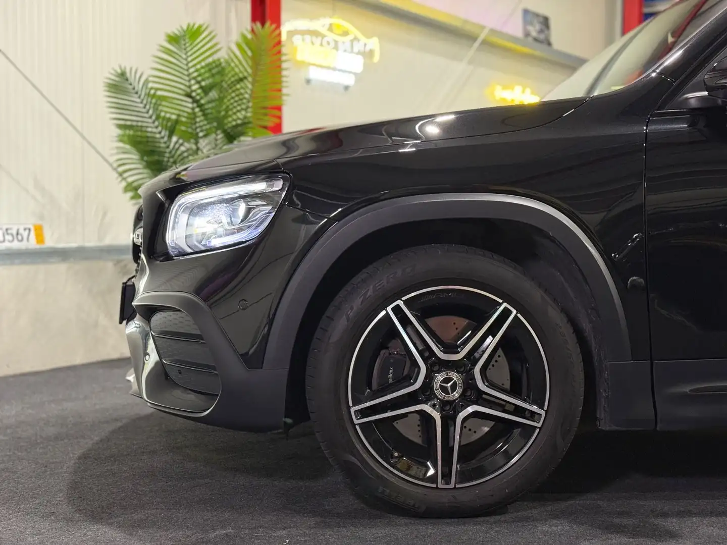 Mercedes-Benz GLB 220 d 4Matic AMG Line*NIGHT*PANO*7 SITZE*MB Noir - 2