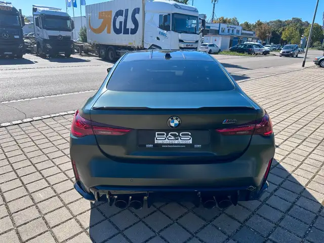 BMW M4 view 6