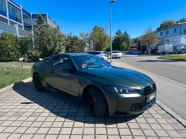 BMW M4 view 8
