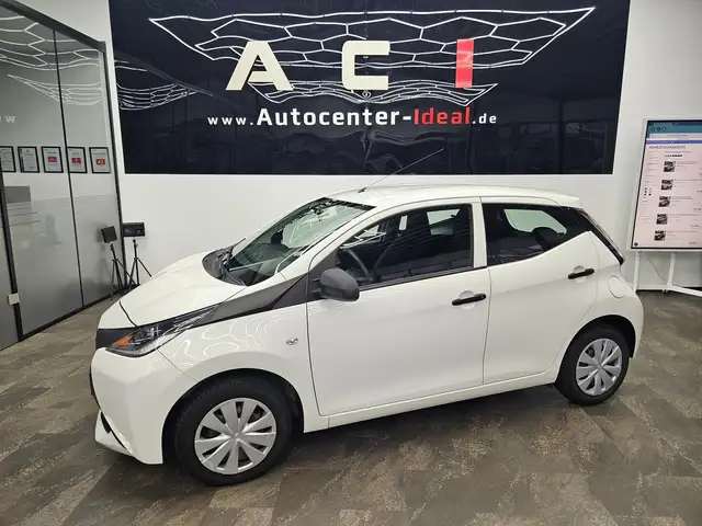 Toyota Aygo view 3