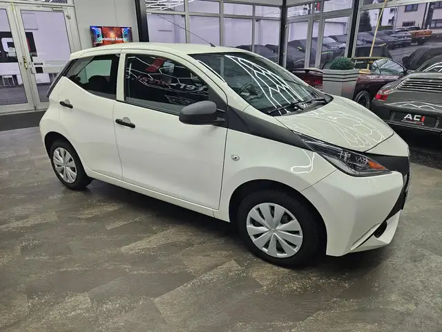 Toyota Aygo view 9
