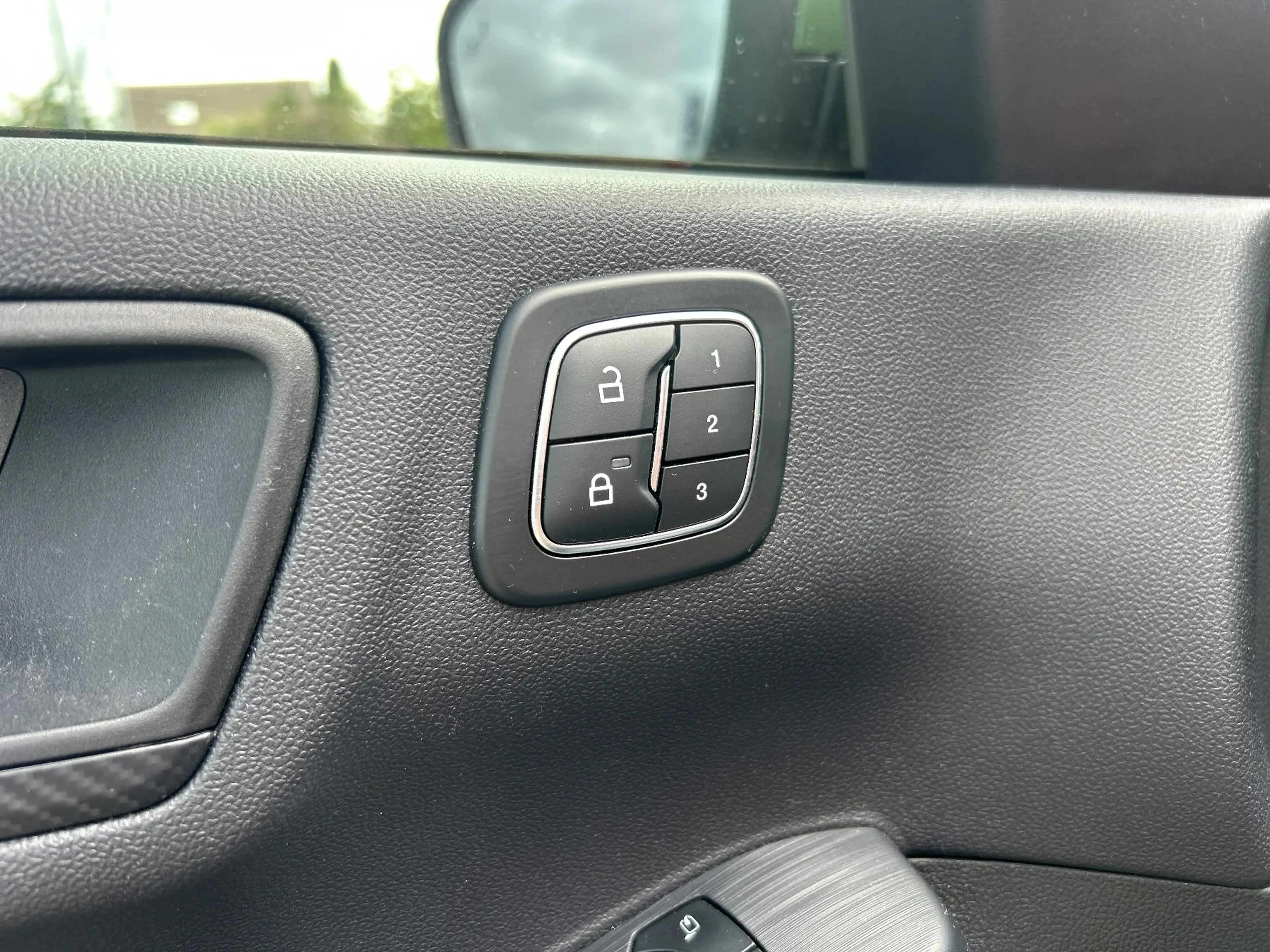 Ford Kuga 2.5 Duratec Plug-in-Hybrid PHEV ST-Line X X — photo 15