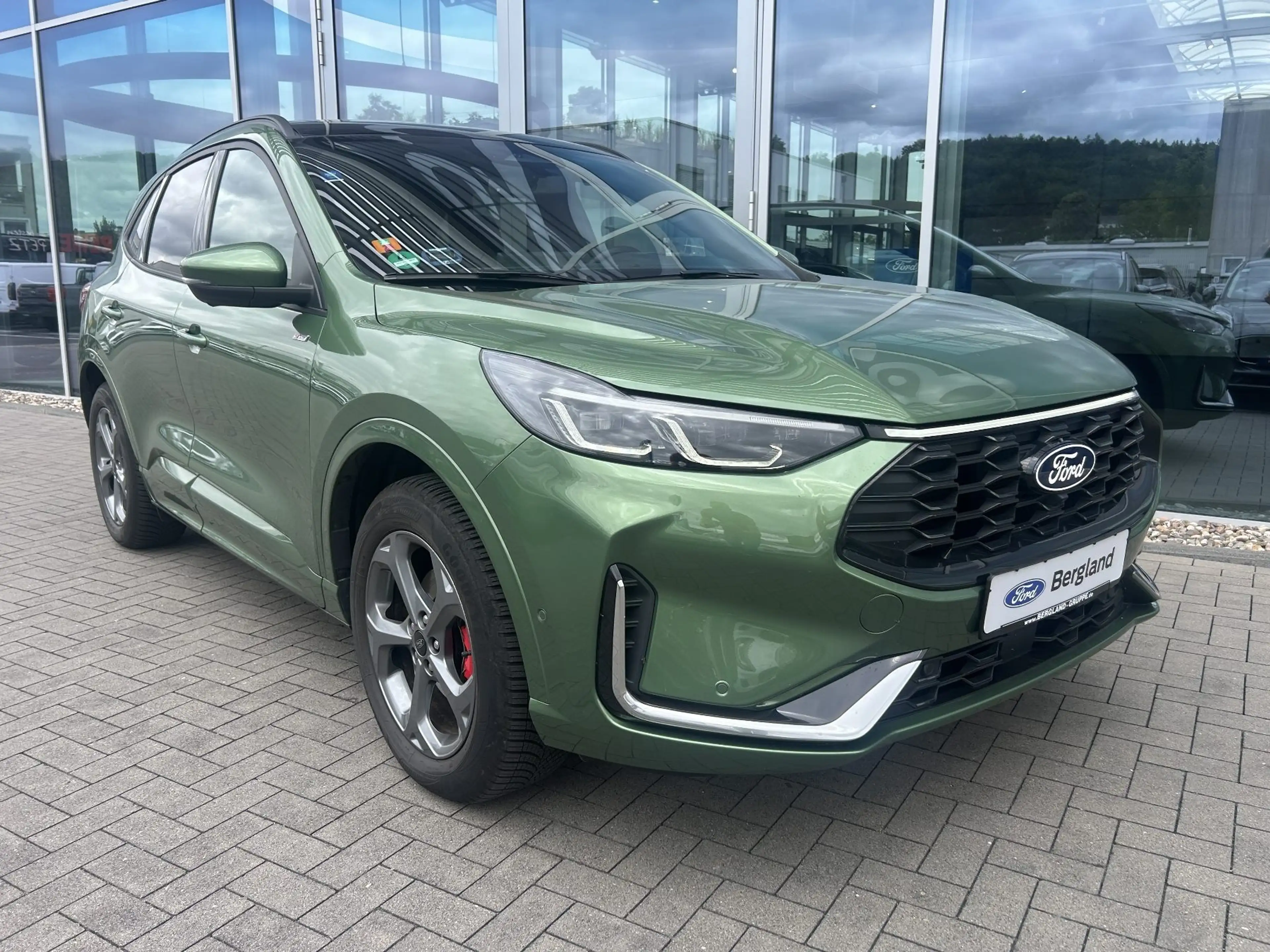 Ford Kuga 2.5 Duratec Plug-in-Hybrid PHEV ST-Line X X — photo 2
