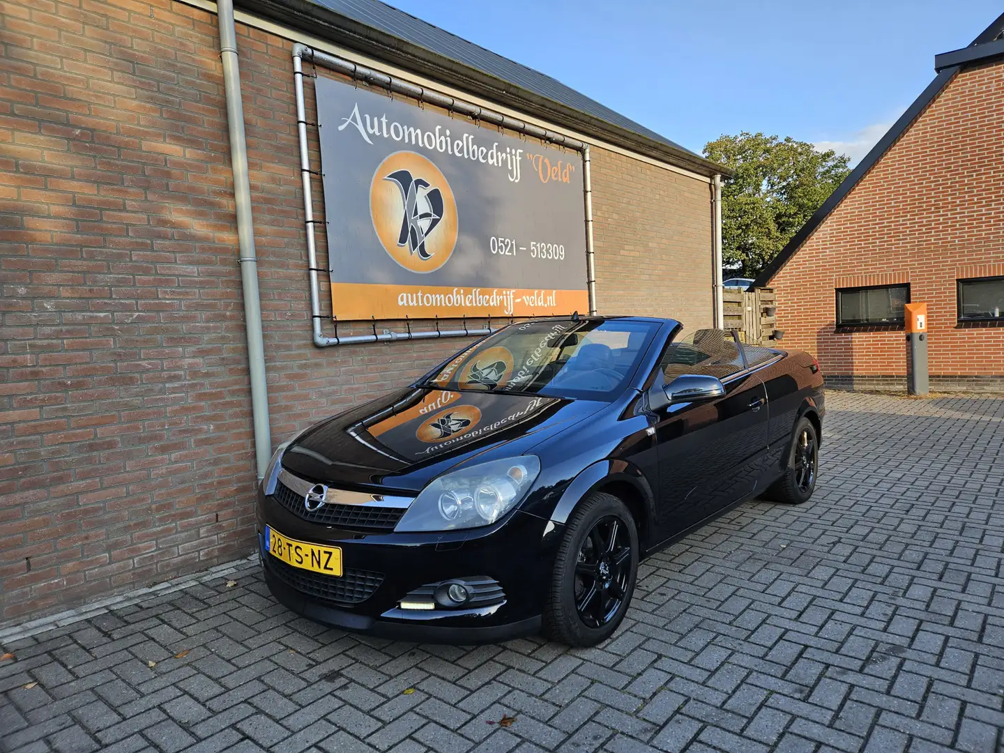 Opel Astra TwinTop 1.6 Enjoy Чорний - 1